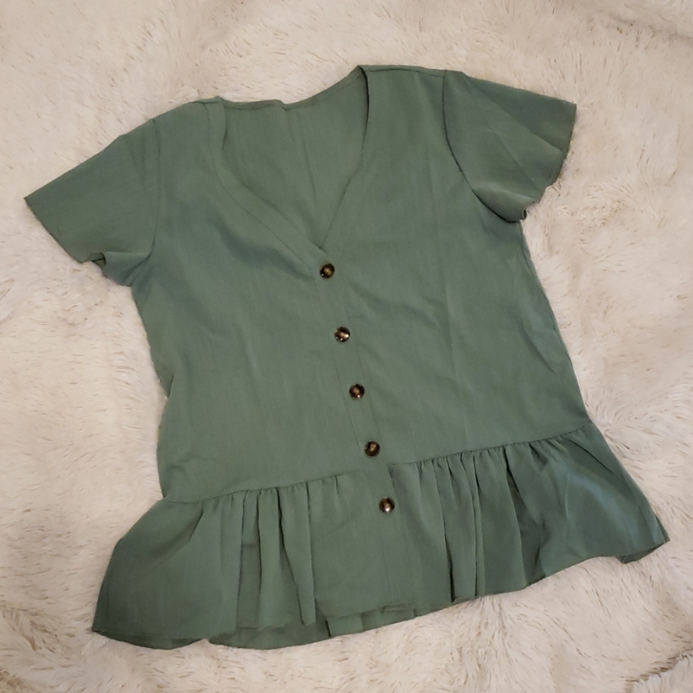 Green short sleeve peplum top
